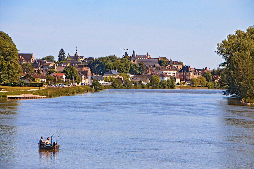 Paysage de la Loire, à la hauteur de Decize, dans la Nièvre.