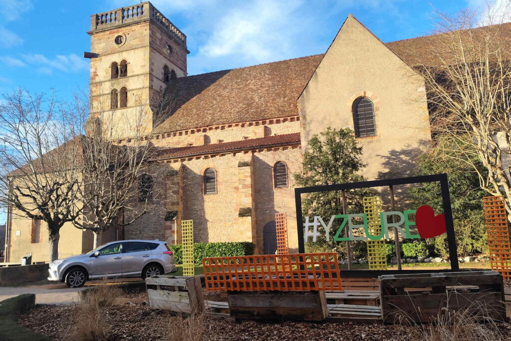 Centre-ville d’Yzeure, entre la mairie et l’église.