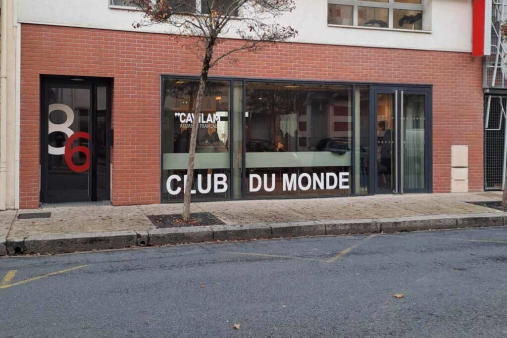 Façade d'un immeuble du Cavilam de Vichy.