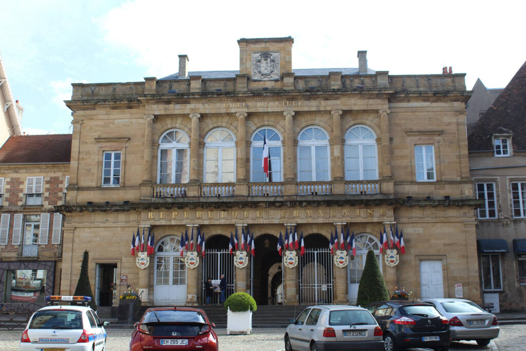 Photo de la devanture de l'hôtel de ville de Moulins.