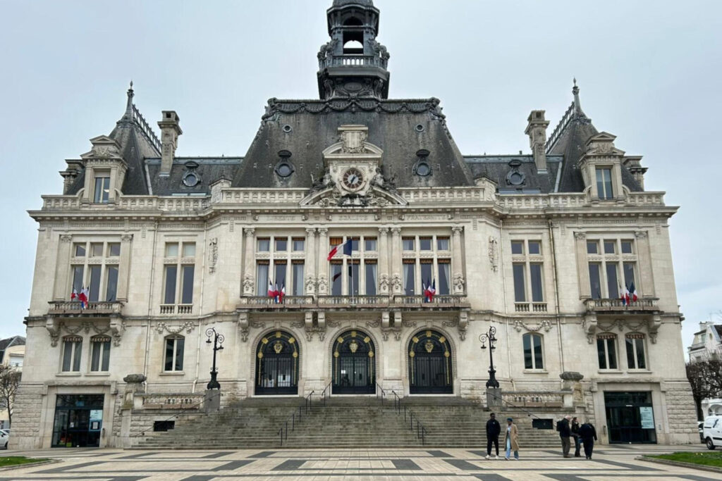 L'Hôtel de Ville de Vichy, futur théâtre de la bataille électorale pour les municipales de 2026.