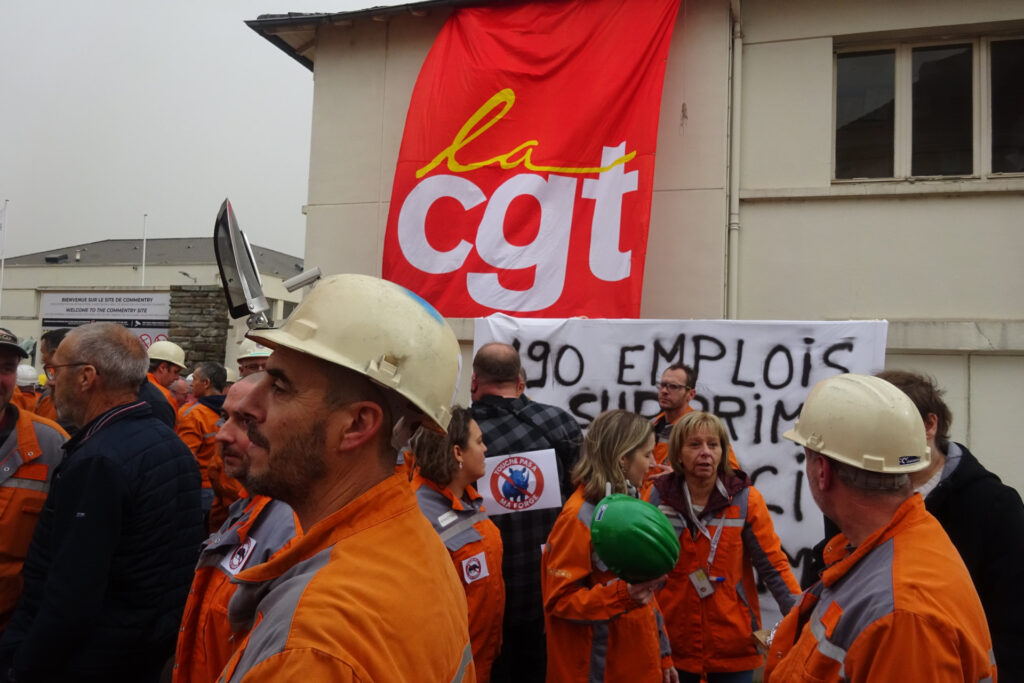Photo d’une manifestation le 2 décembre à Commentry contre la suppression de 190 emplois dans l’usine Ersateel.