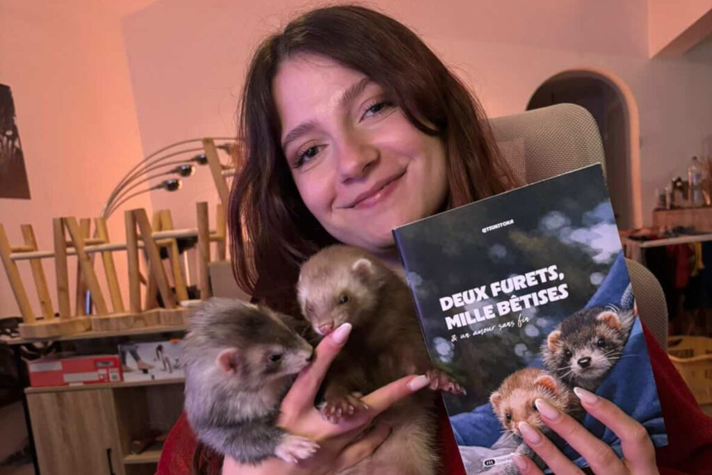 Jessica, créatrice de contenu, écrit son premier livre Deux furets, mille bêtises.