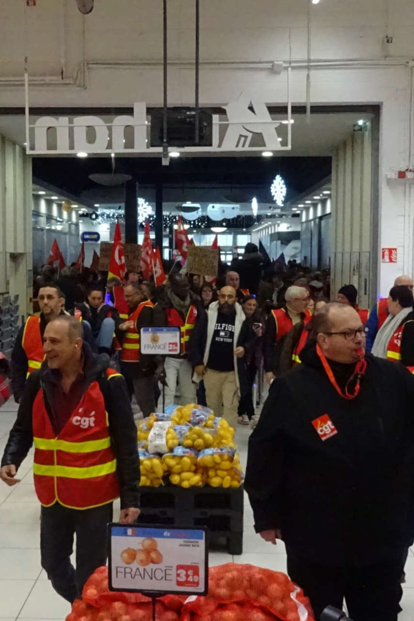 Le 15 novembre 2024, plus de 300 personnes manifestaient dans le magasin Auchan de Croix-de-Neyrat contre la fermeture du magasin. En France, Auchan prévoit la suppression de 2 389 emplois et la suppression de 10 points de vente.