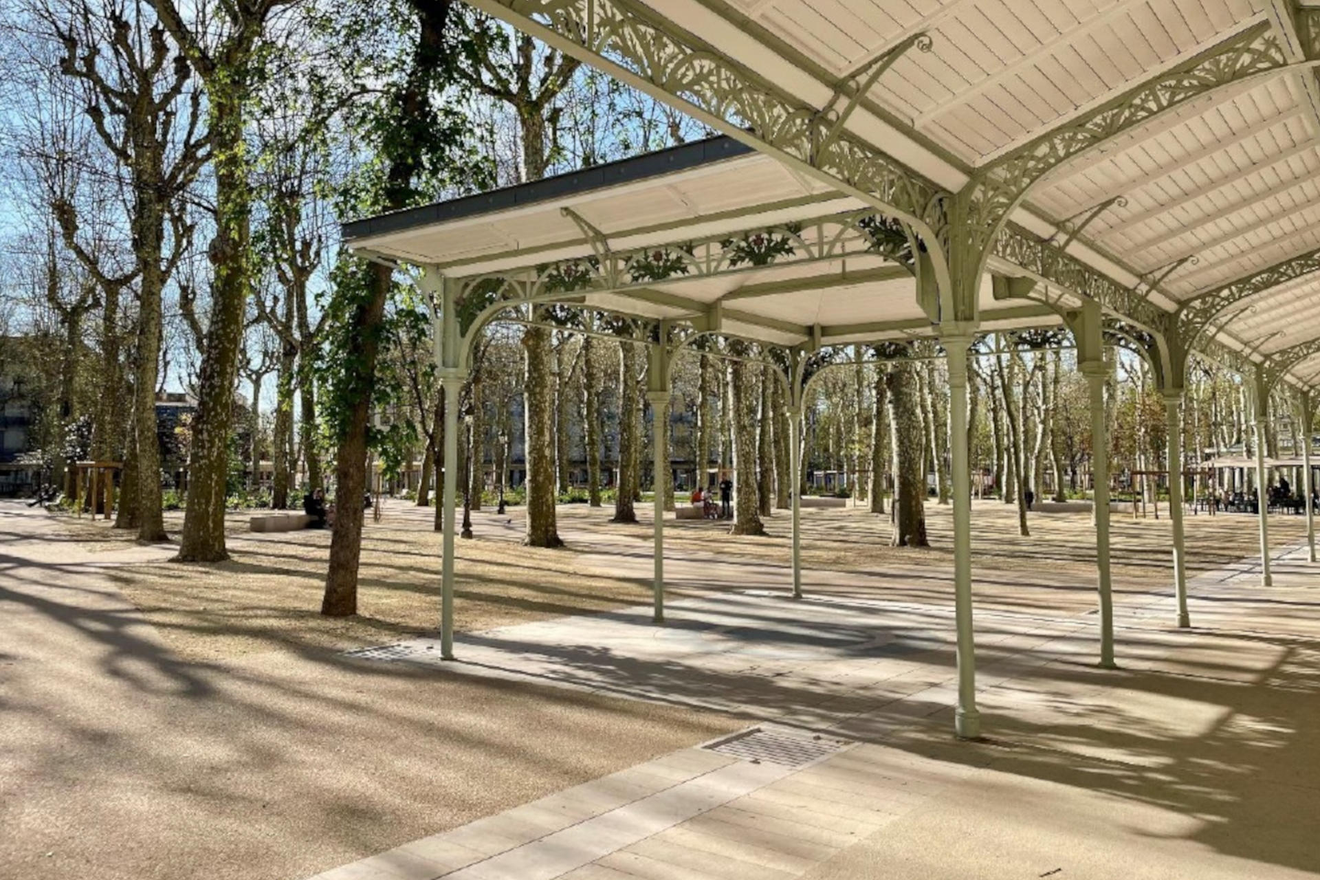 Galerie du parc des Sources de Vichy.