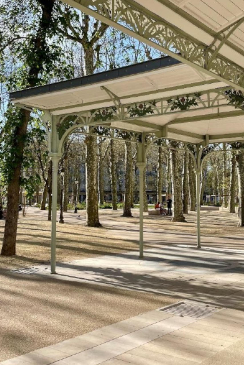 Galerie du parc des Sources de Vichy.