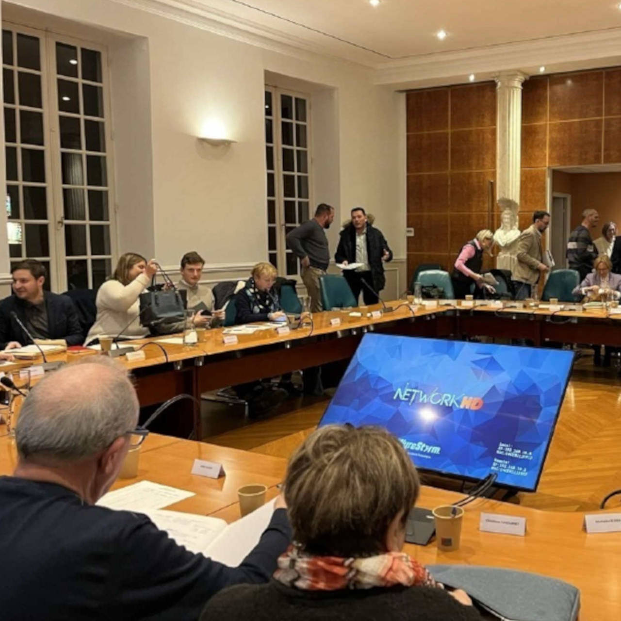 Une salle de réunion.