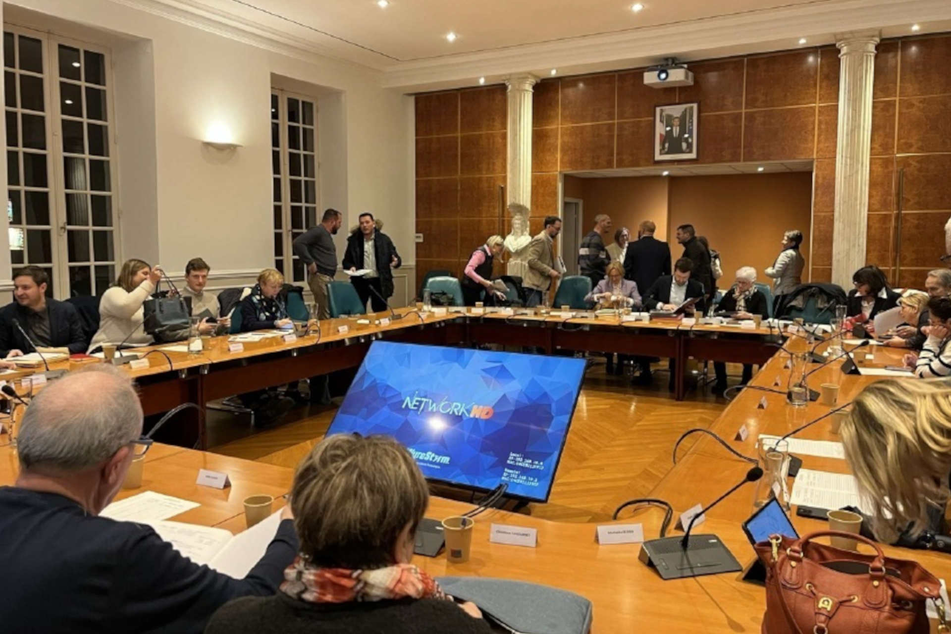 Une salle de réunion.