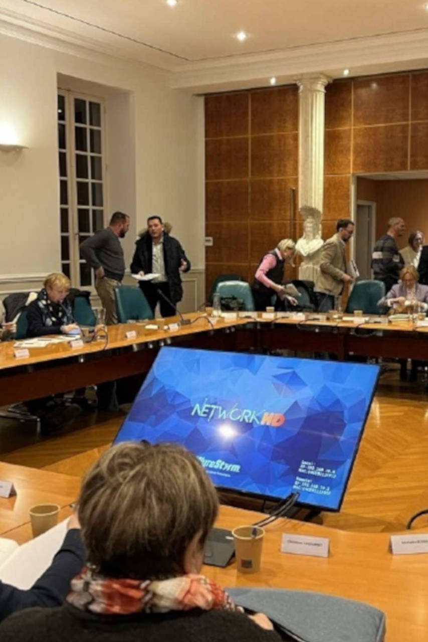 Une salle de réunion.