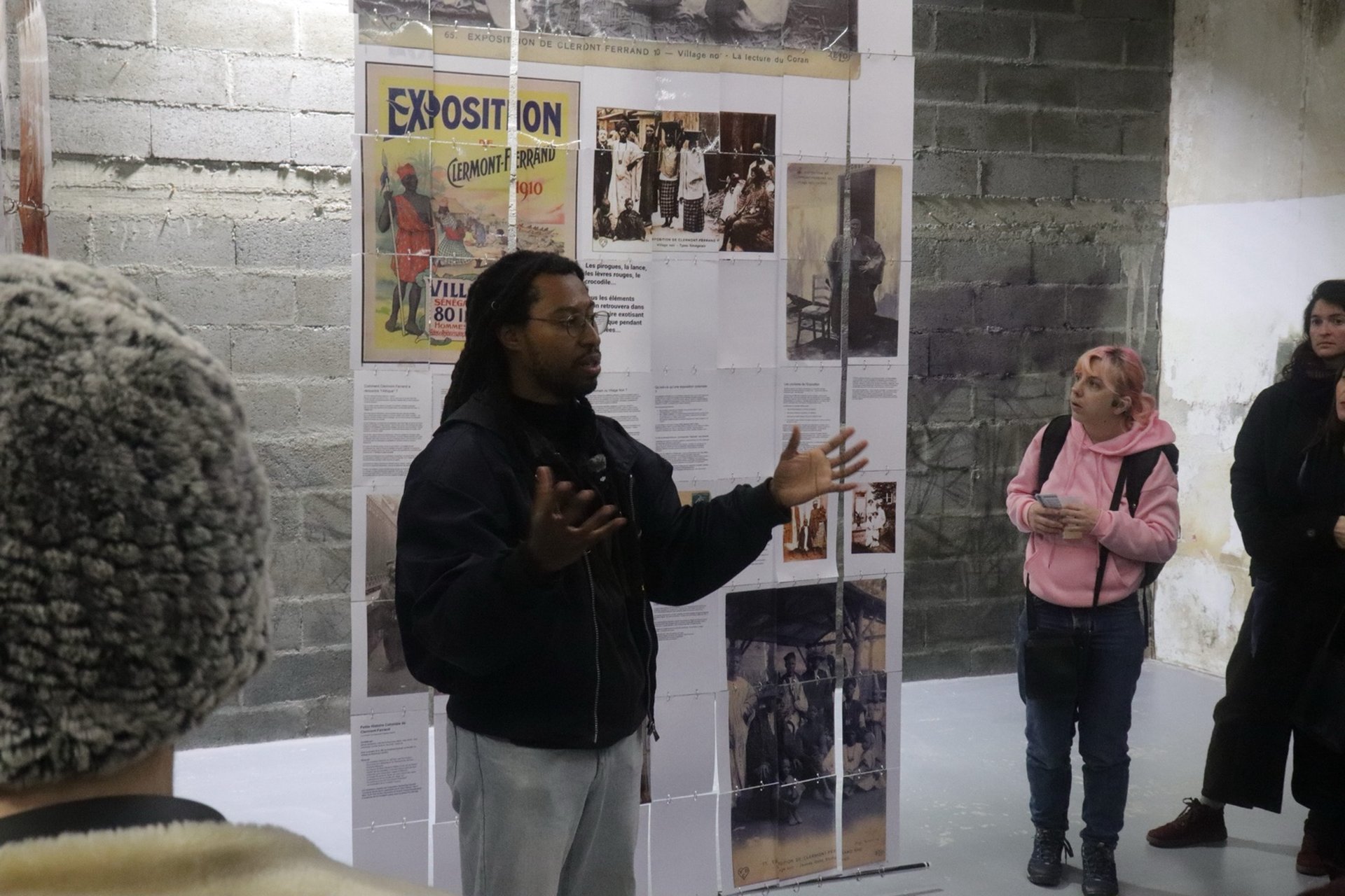 Le festival démarre par le vernissage de l’exposition au Lieu-Dit de Clermont-Ferrand, avec un discours de présentation de Seumboy Vrainom.