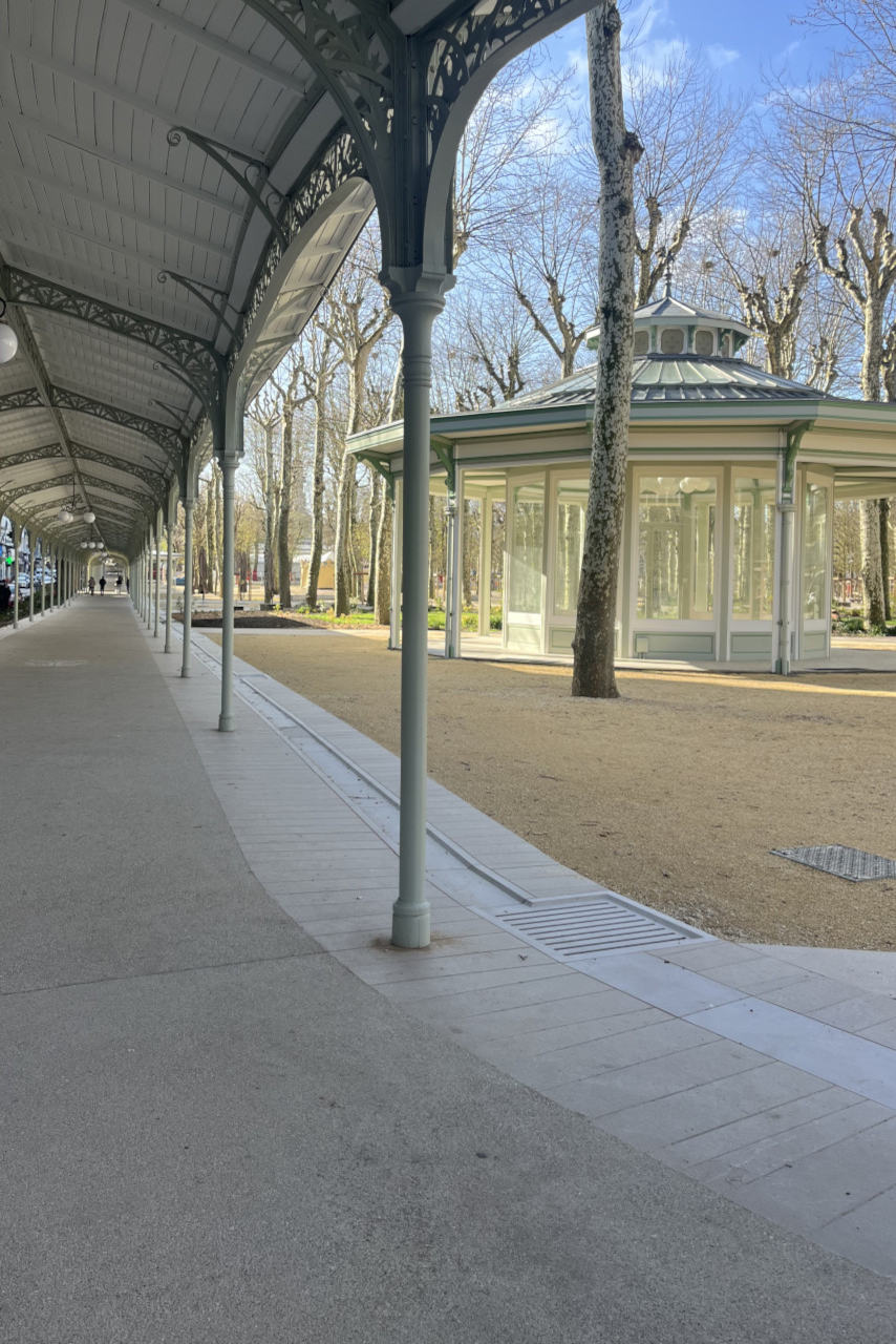 Un kiosque du centre-ville de Vichy.