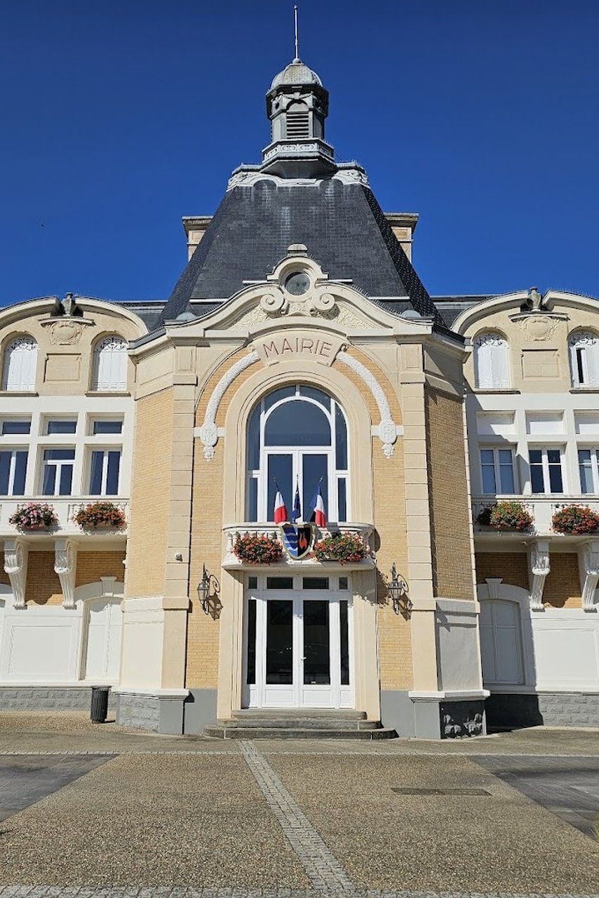 Fronton de la mairie de Saint-Yorre.