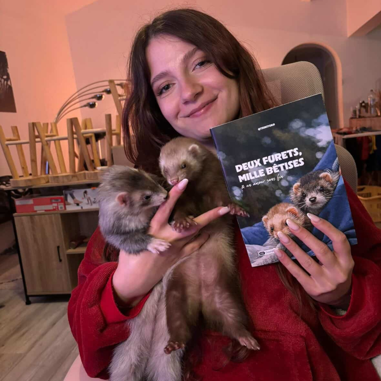 Jessica, créatrice de contenu, écrit son premier livre Deux furets, mille bêtises.